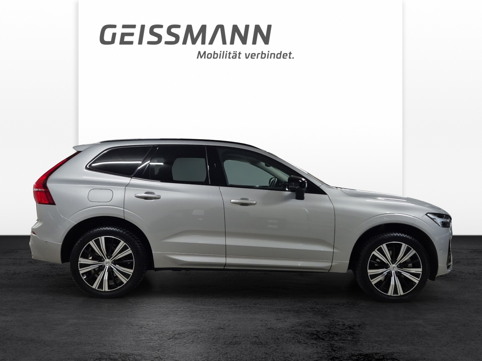 VOLVO XC60 2.0 T6 TE Ultra Dark eAWD-image-3