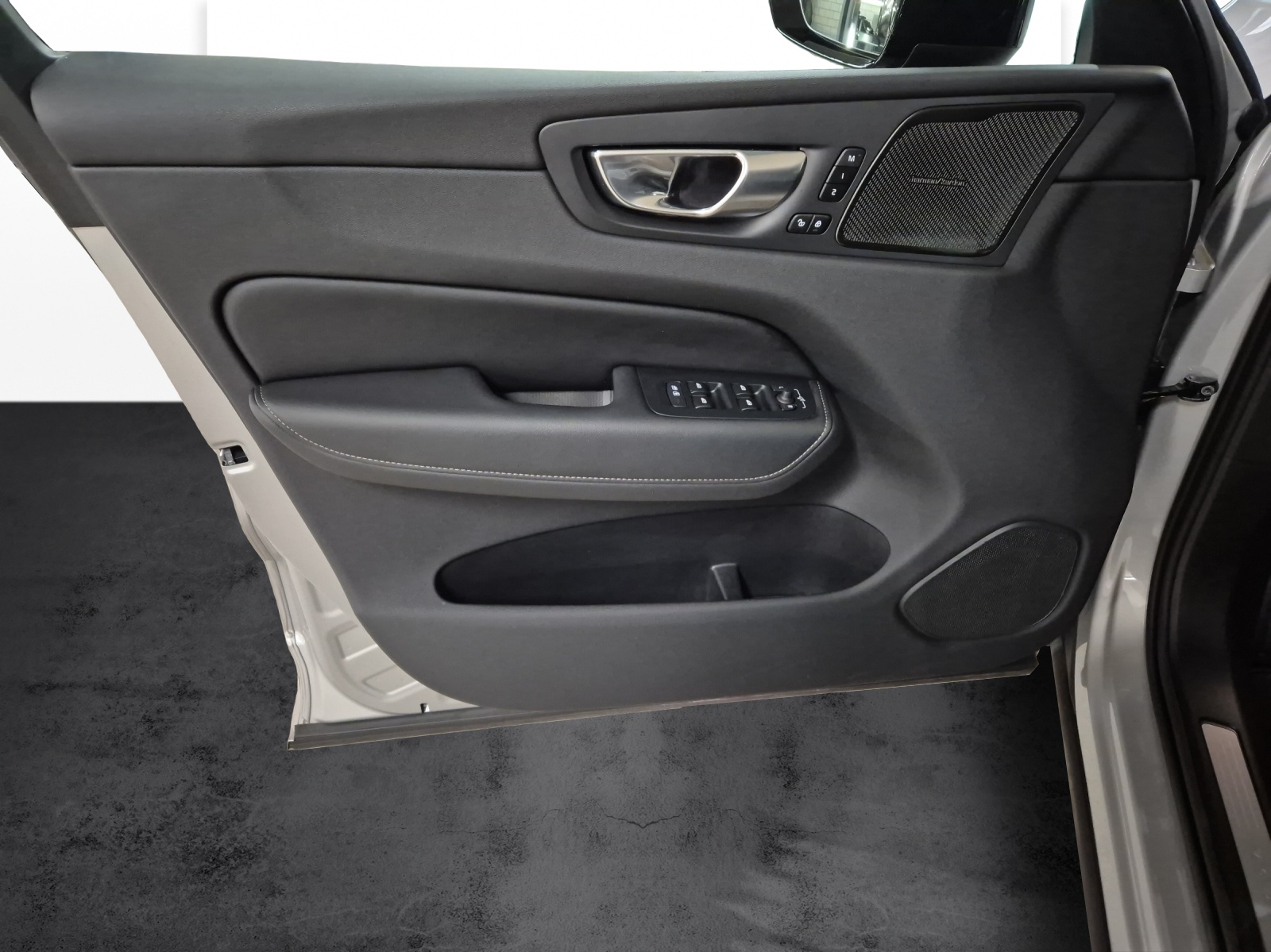 VOLVO XC60 2.0 T6 TE Ultra Dark eAWD-image-13