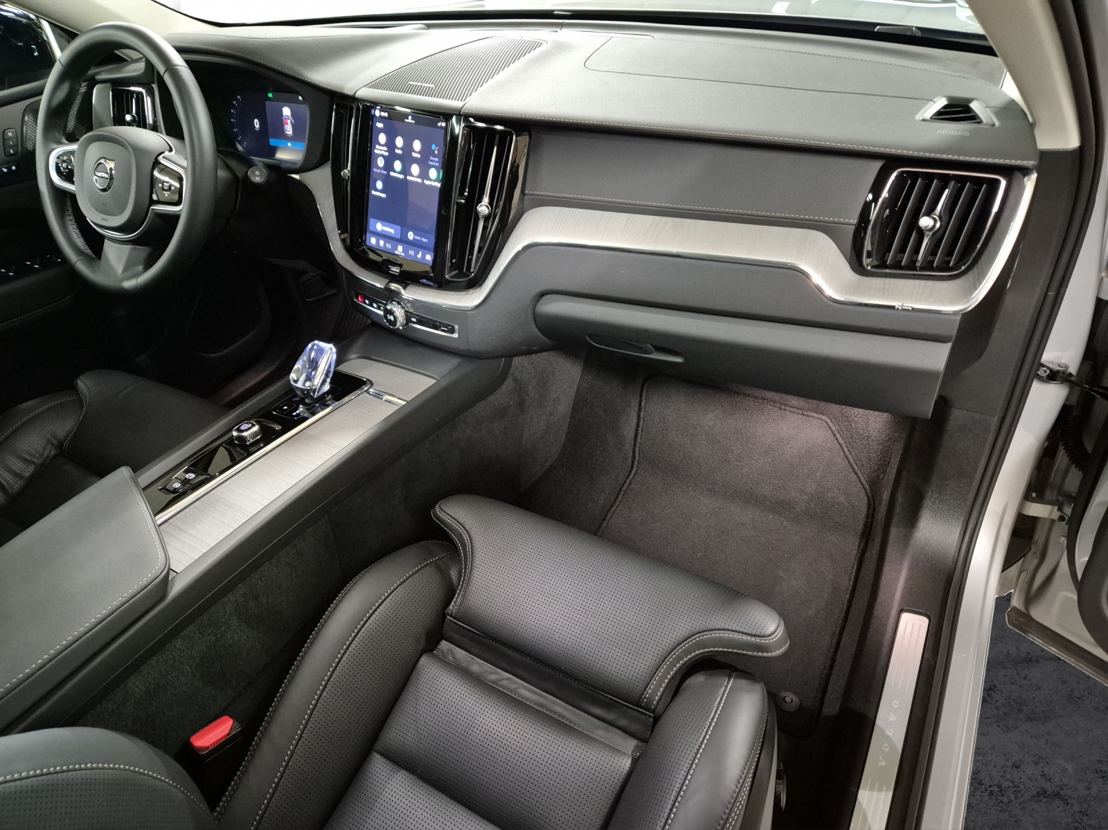 VOLVO XC60 2.0 T6 TE Ultra Dark eAWD-image-17