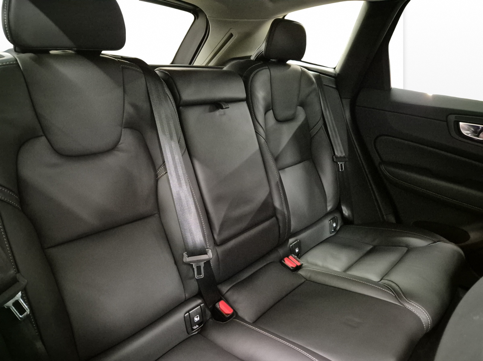 VOLVO XC60 2.0 T6 TE Ultra Dark eAWD-image-16