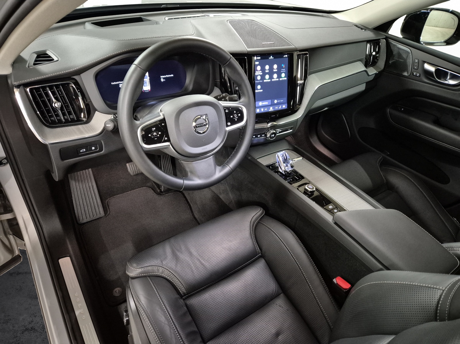 VOLVO XC60 2.0 T6 TE Ultra Dark eAWD-image-8