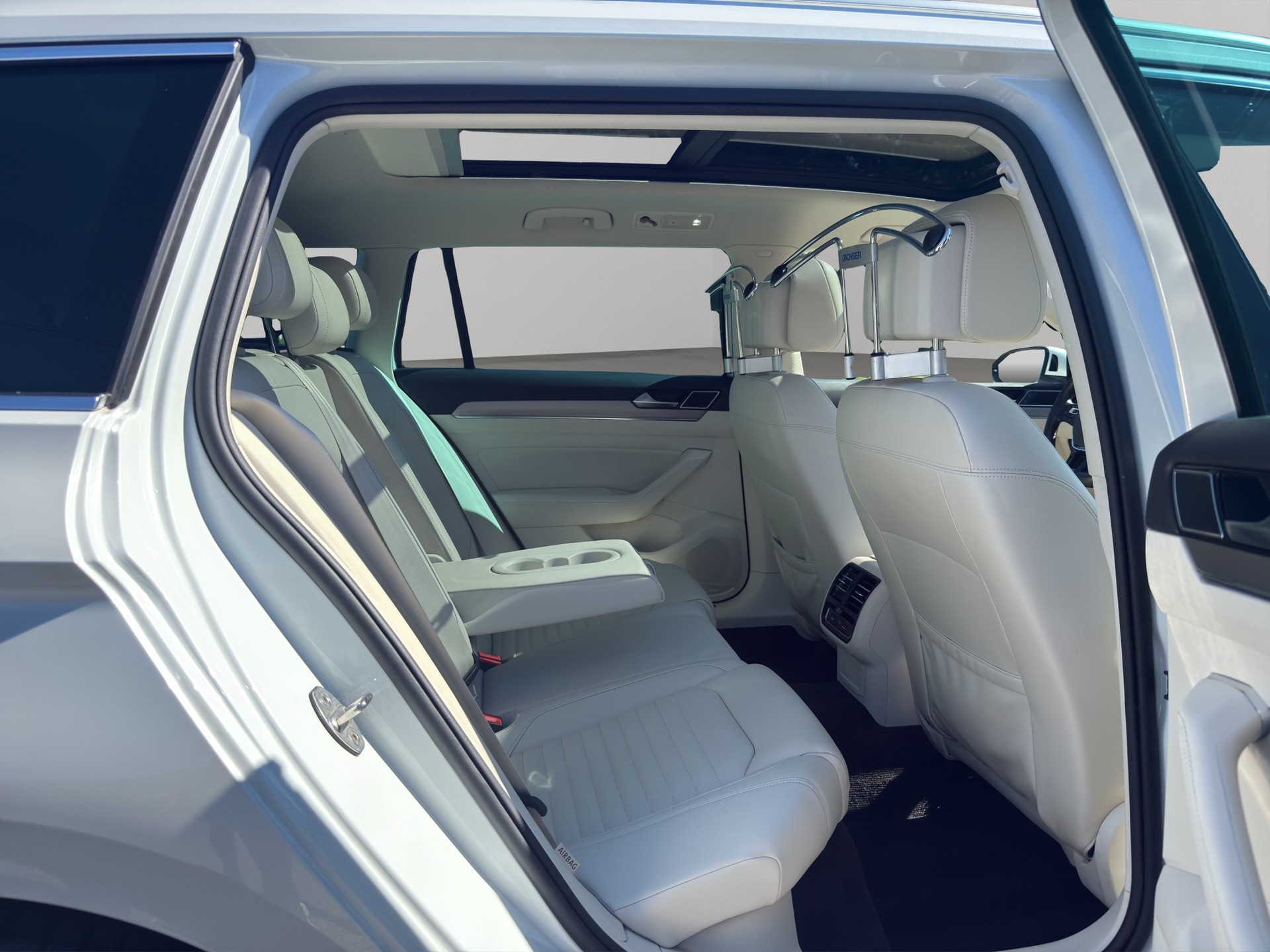 VW Passat Variant 2.0 TSI BMT Highline 4Motion DSG-image-9
