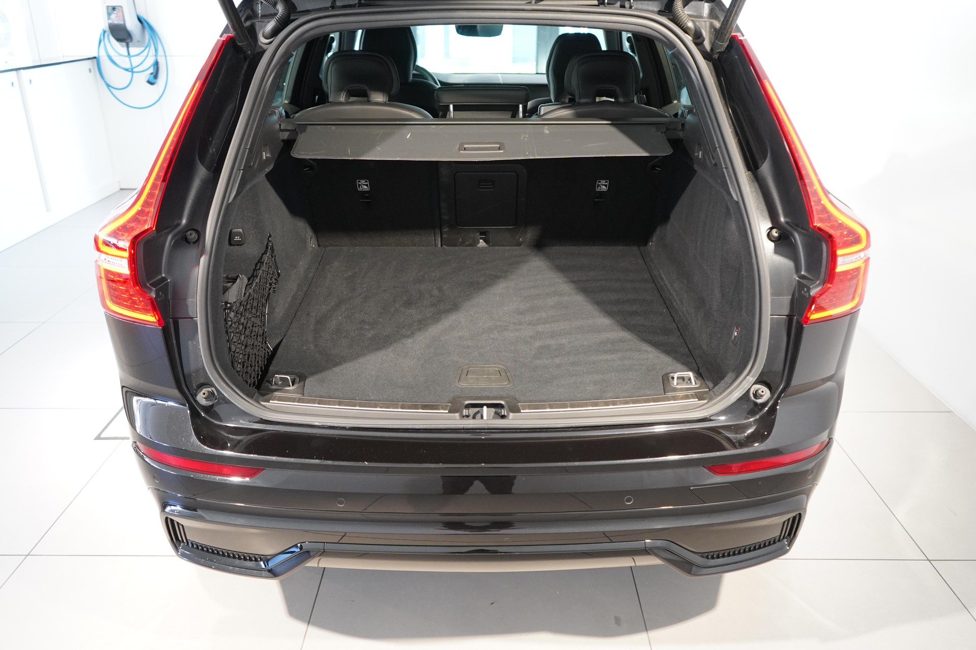 VOLVO XC60 2.0 B5 MH Ultra Black Edition AWD-image-5