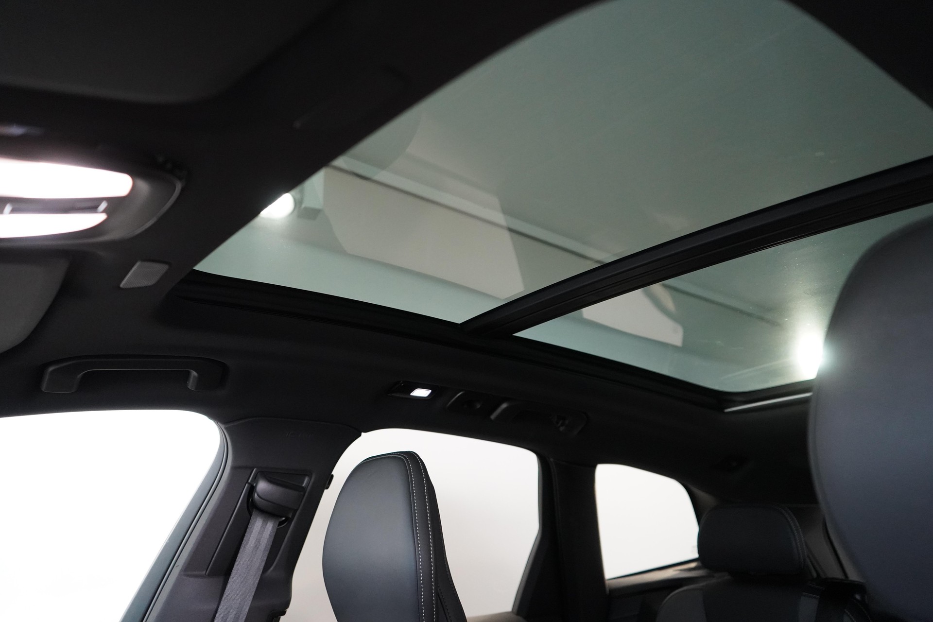 VOLVO XC60 2.0 B5 MH Ultra Black Edition AWD-image-14
