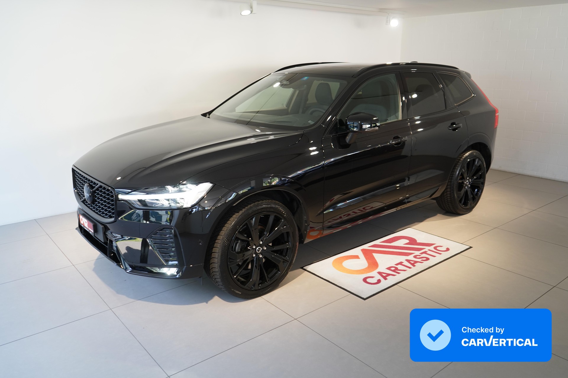 VOLVO XC60 2.0 B5 MH Ultra Black Edition AWD-image-0