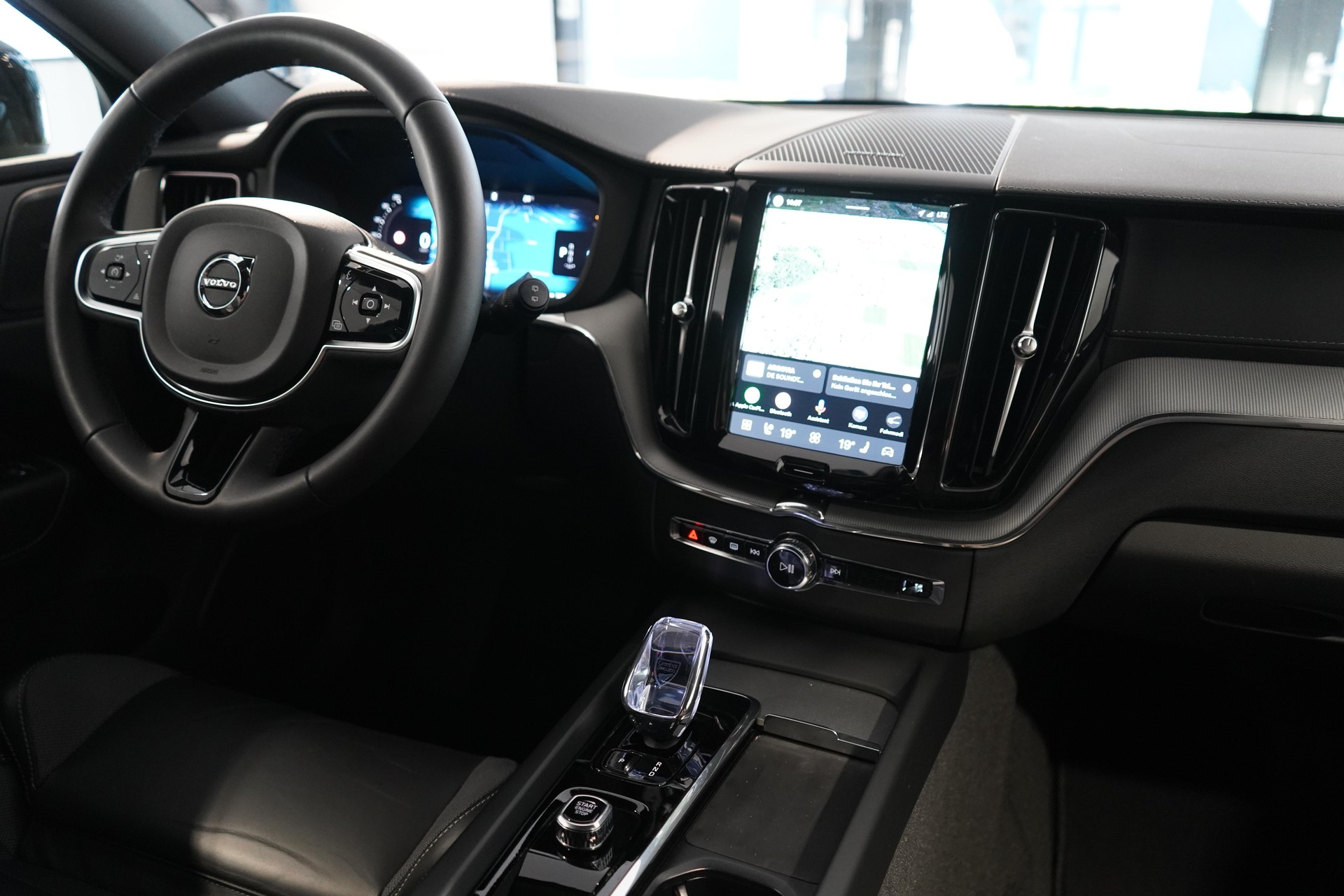 VOLVO XC60 2.0 B5 MH Ultra Black Edition AWD-image-9