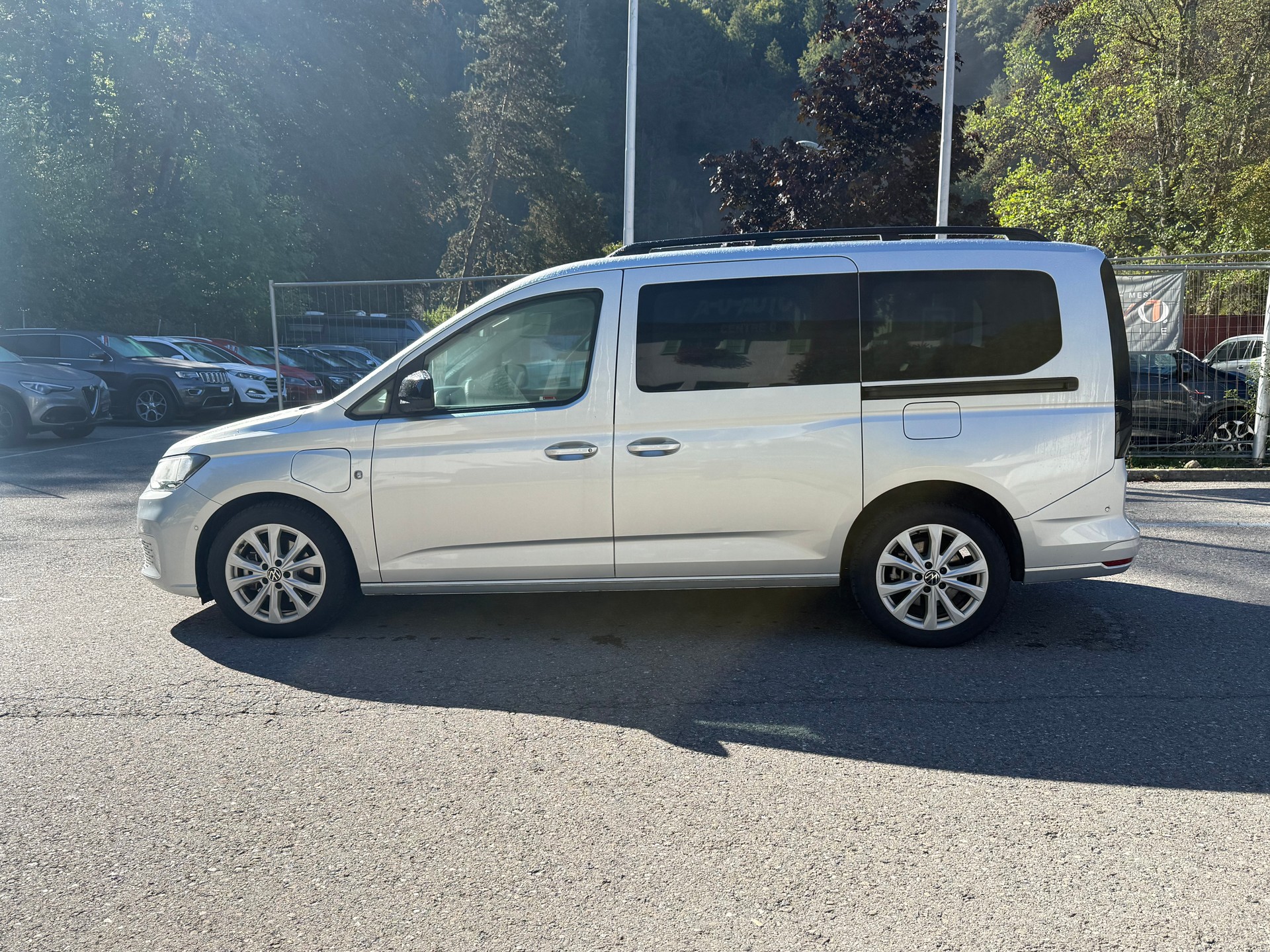 VW VW CADDY-image-2