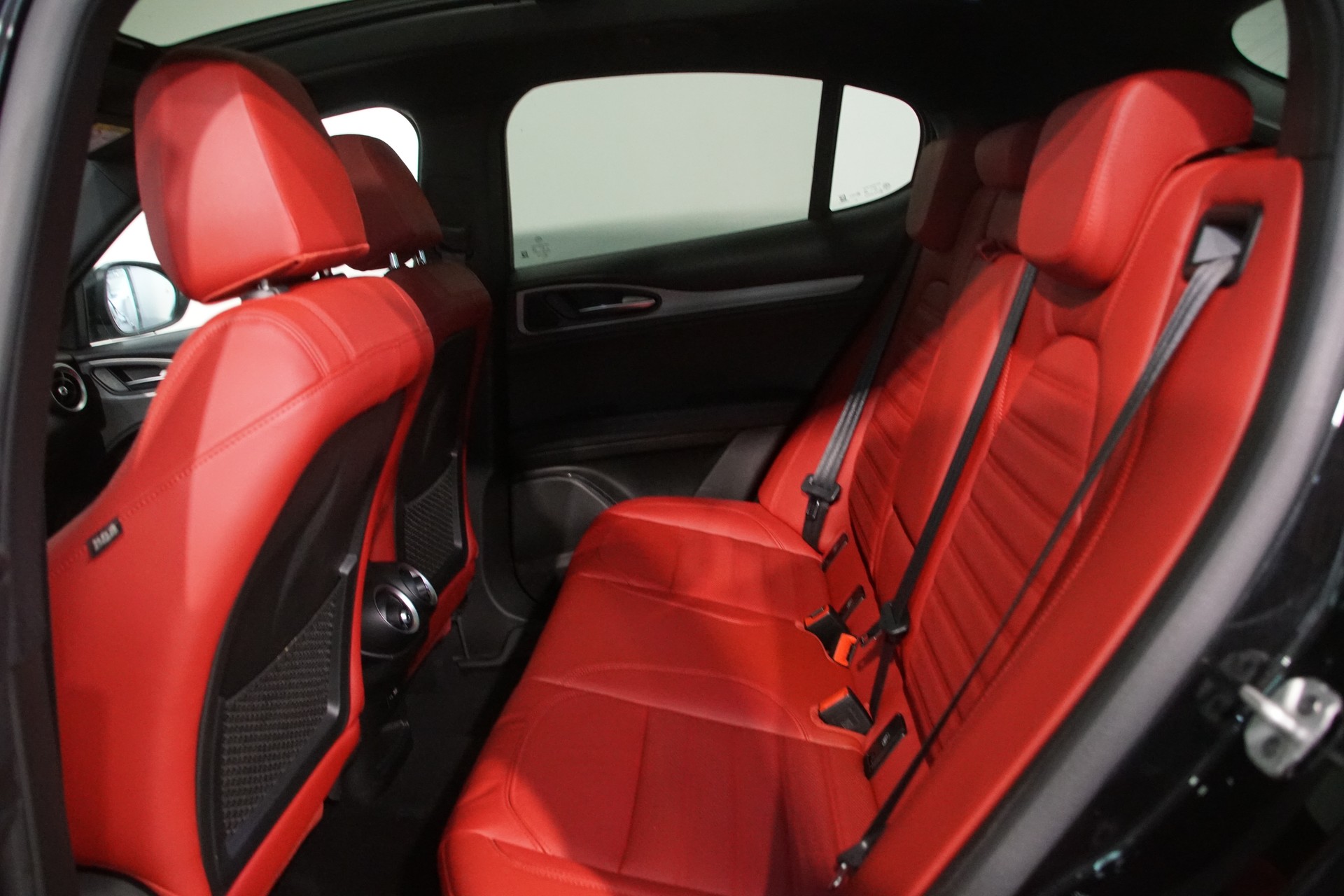 ALFA ROMEO Stelvio 2.0 Veloce Q4 AT8 +SKY swiss-image-18