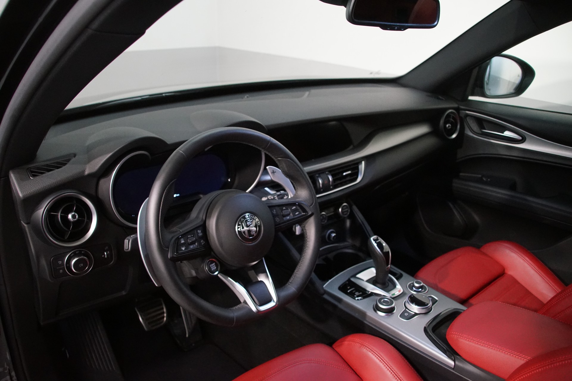 ALFA ROMEO Stelvio 2.0 Veloce Q4 AT8 +SKY swiss-image-12