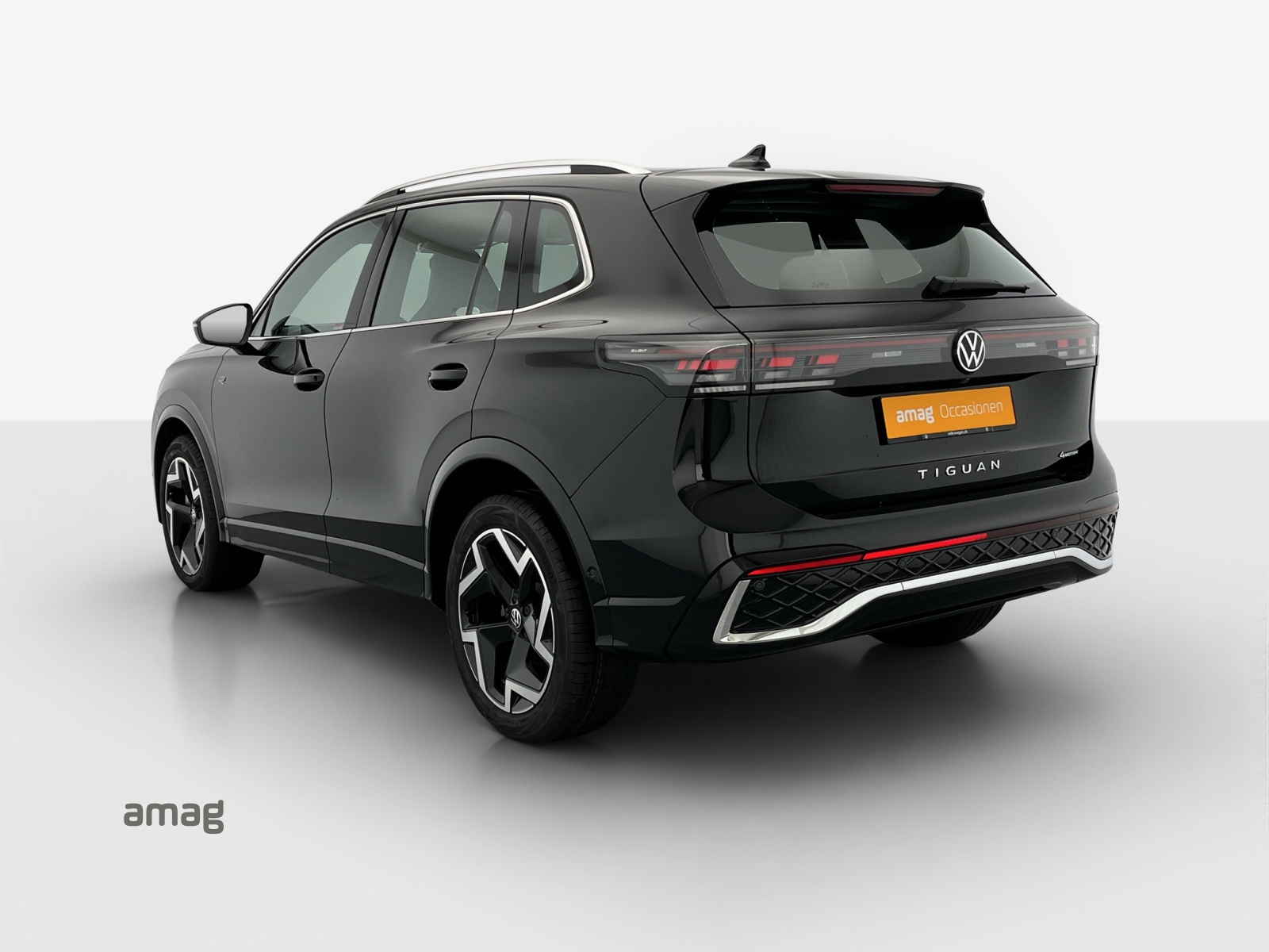 VW Tiguan 2.0 TSI DSG R-Line 4Motion-image-2