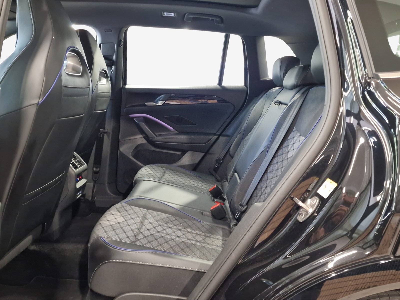 VW Tiguan 2.0 TSI DSG R-Line 4Motion-image-24