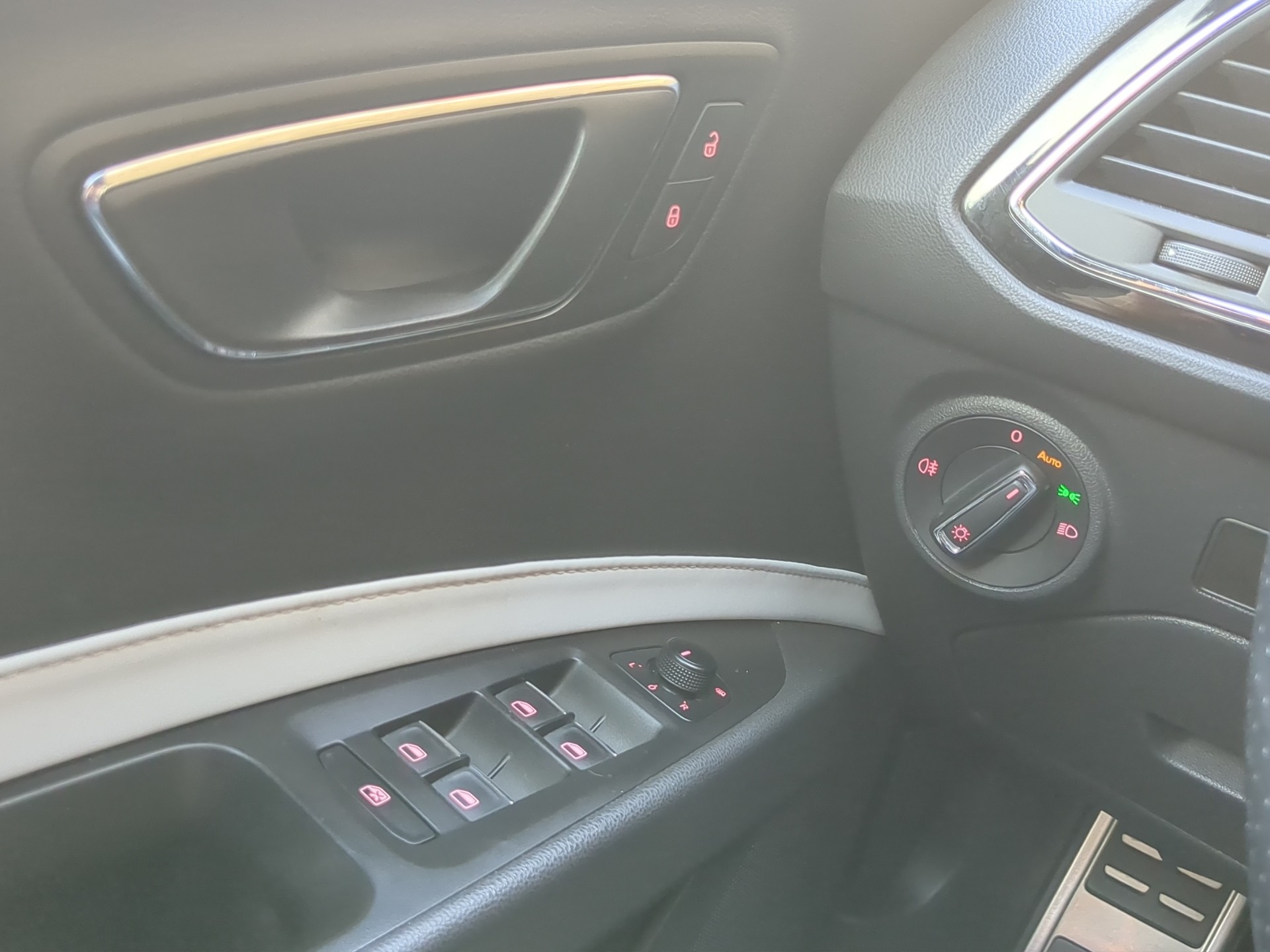 SEAT Leon 2.0 TSI Cupra 280 DSG-image-8