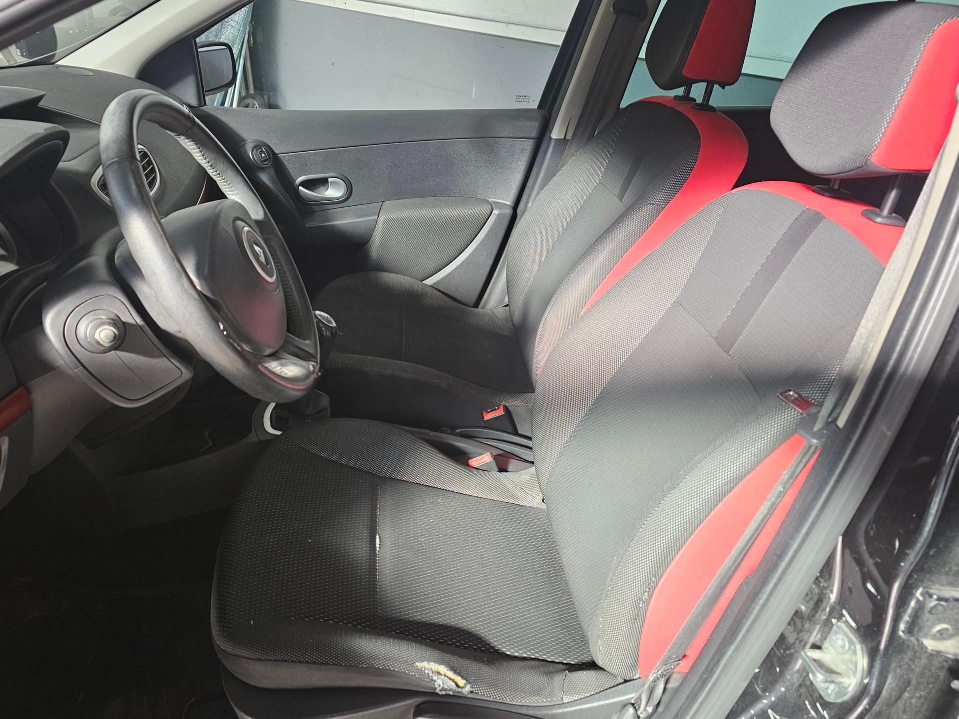 RENAULT Clio 1.2 16V Turbo Rip Curl-image-2