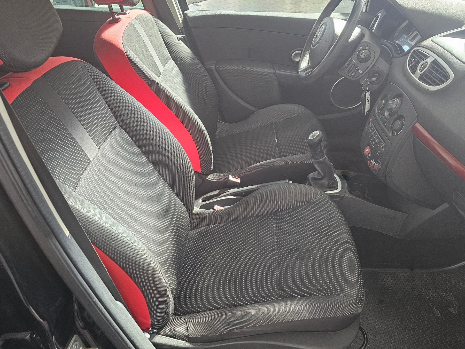 RENAULT Clio 1.2 16V Turbo Rip Curl-image-4