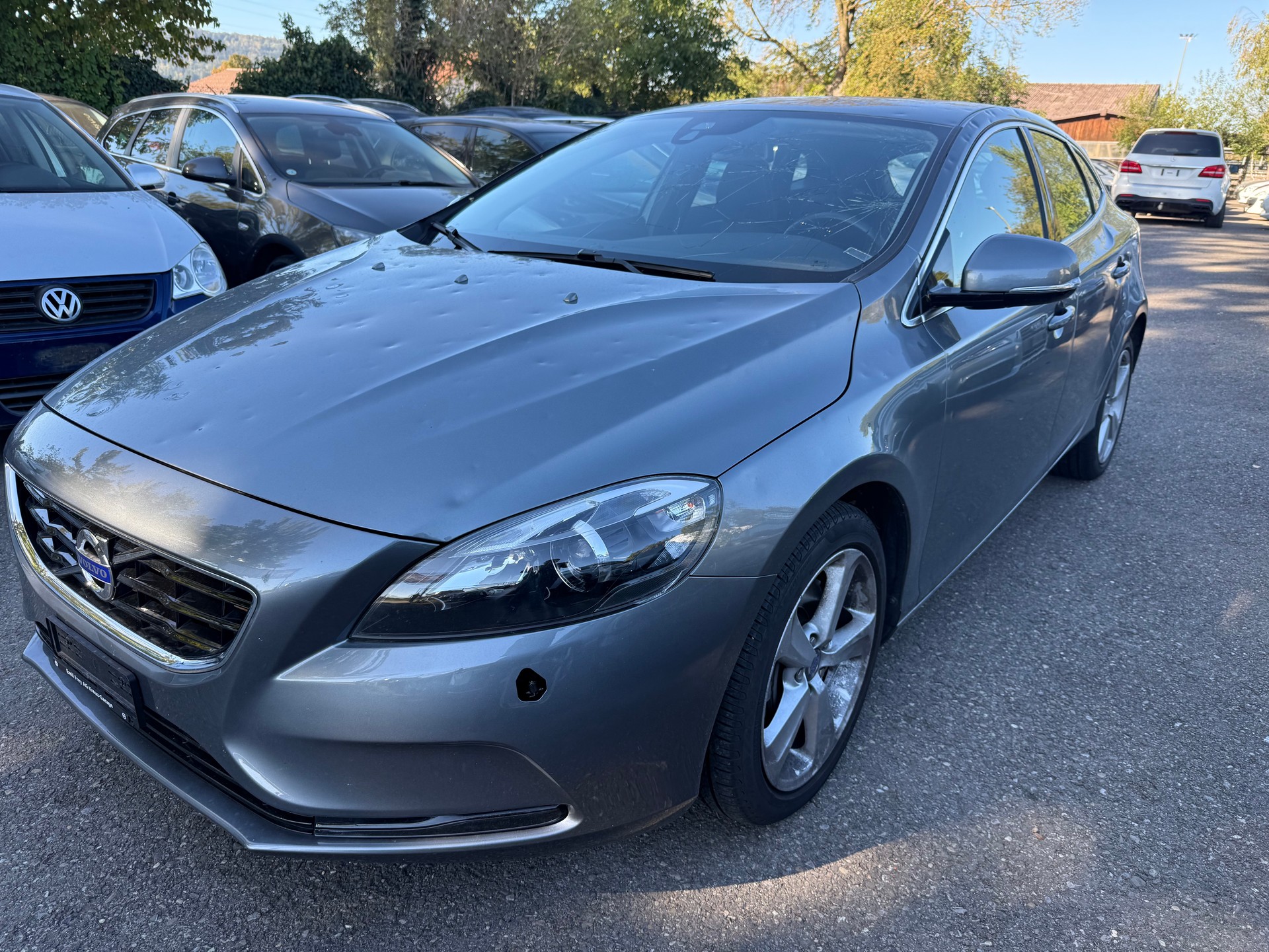 VOLVO V40 D3 Momentum Geartronic-image-2