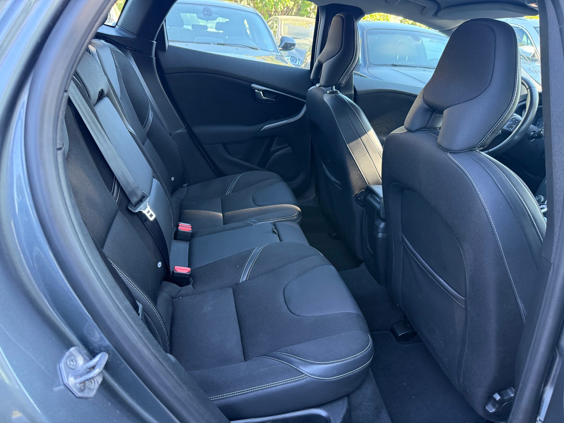 VOLVO V40 D3 Momentum Geartronic-image-8