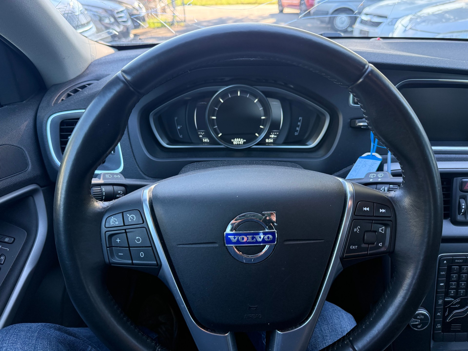 VOLVO V40 D3 Momentum Geartronic-image-10