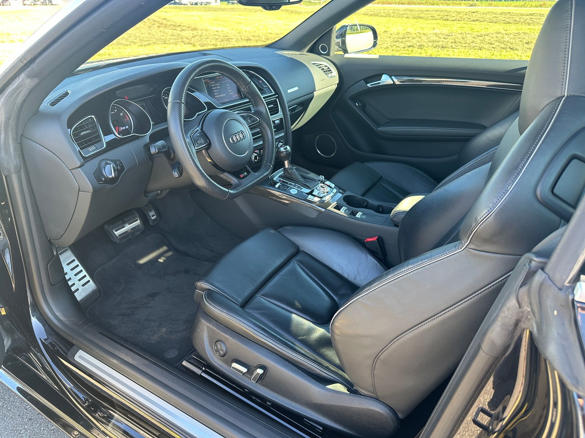 AUDI 4.2 V8 FSI quattro S-Tronic-image-4