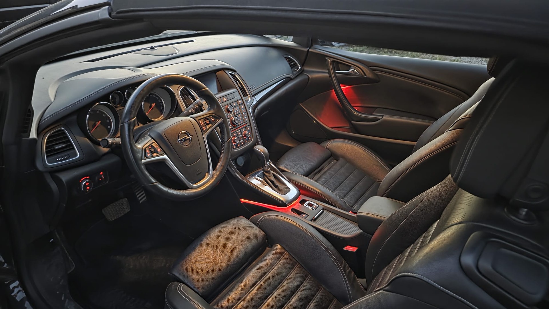 OPEL Cascada 1.6i 16V Cosmo Automat-image-7