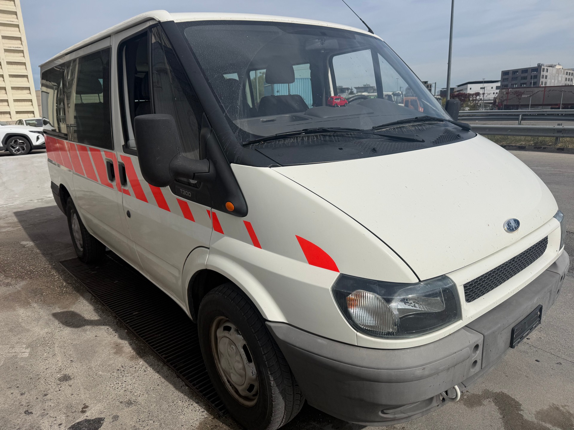 FORD Transit benzine 300 9 places-image-0