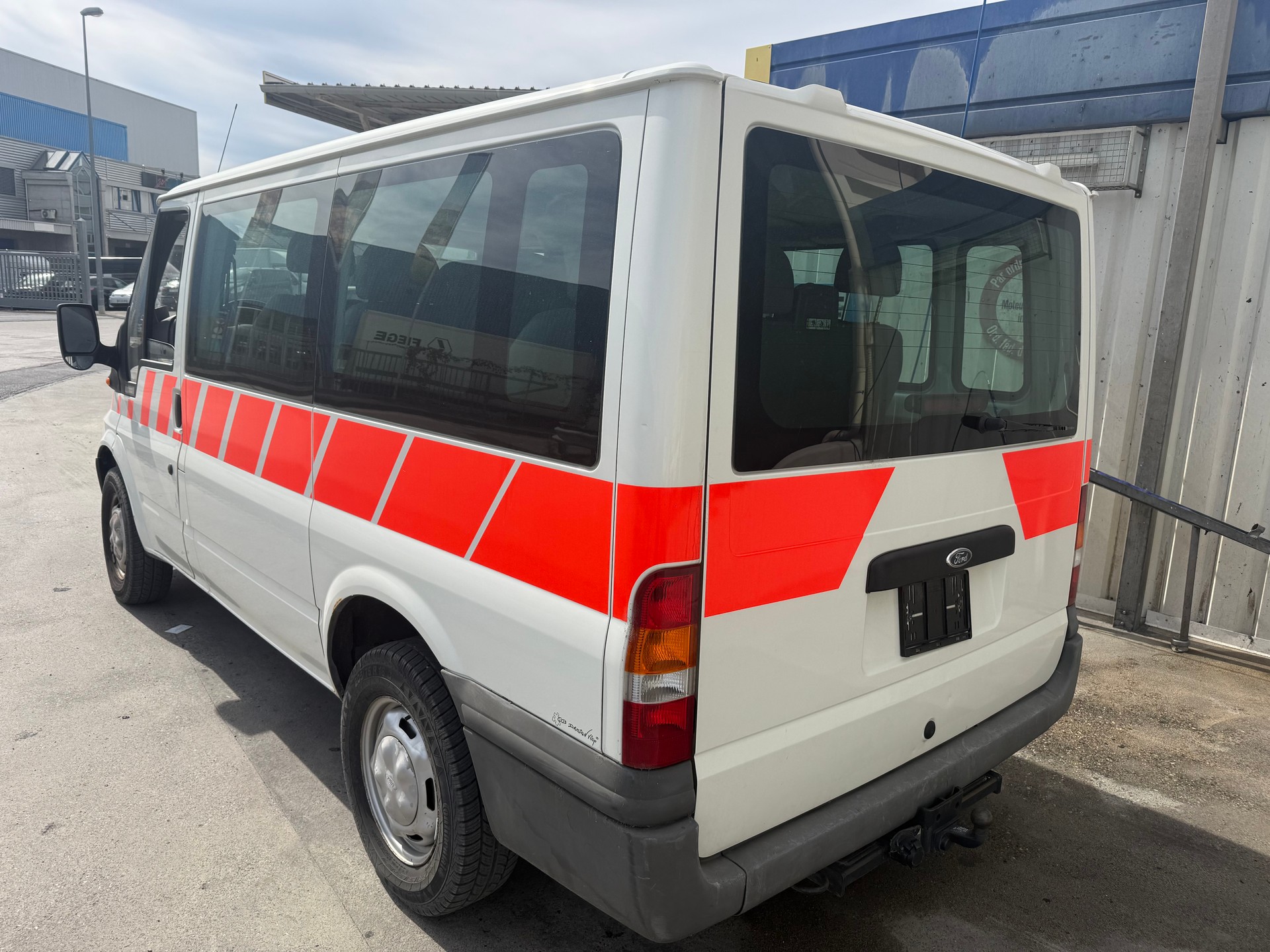 FORD Transit benzine 300 9 places-image-2