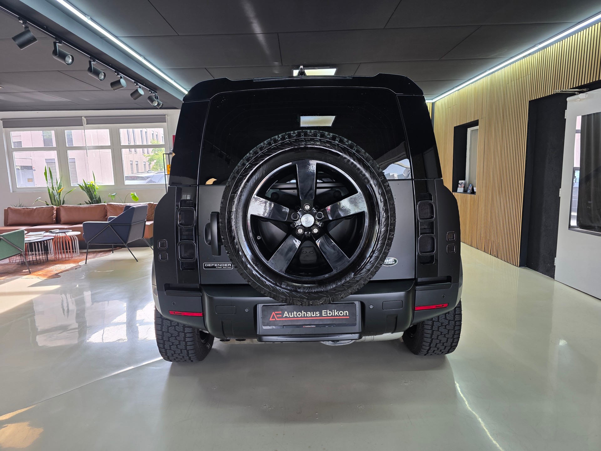 LAND ROVER Defender 110 D240 SD4 First Edition AT8 Black Beast-image-5