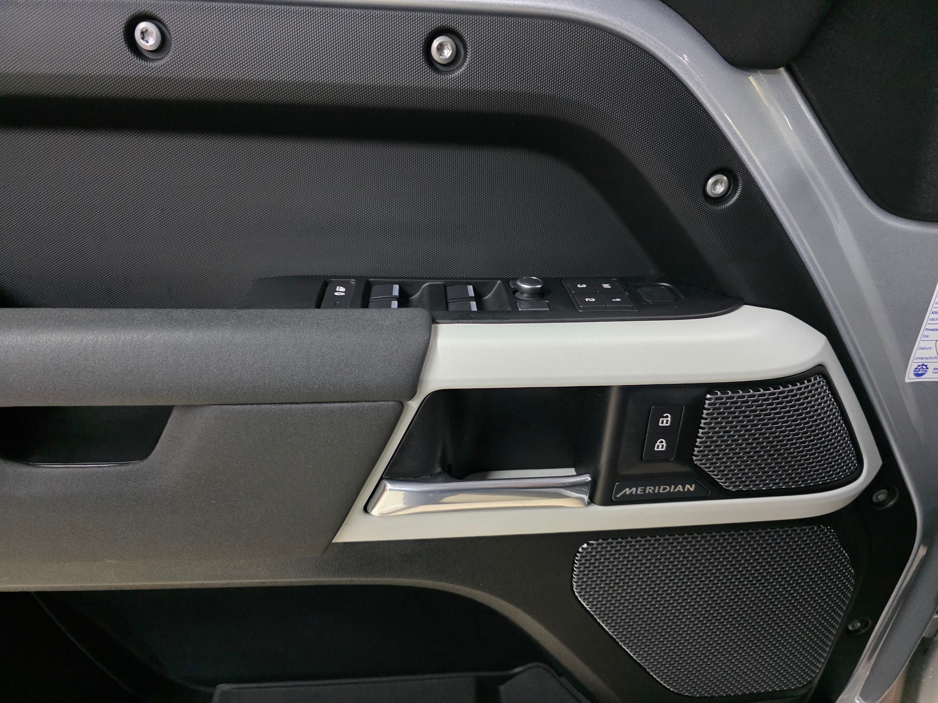 LAND ROVER Defender 110 D240 SD4 First Edition AT8 Black Beast-image-17