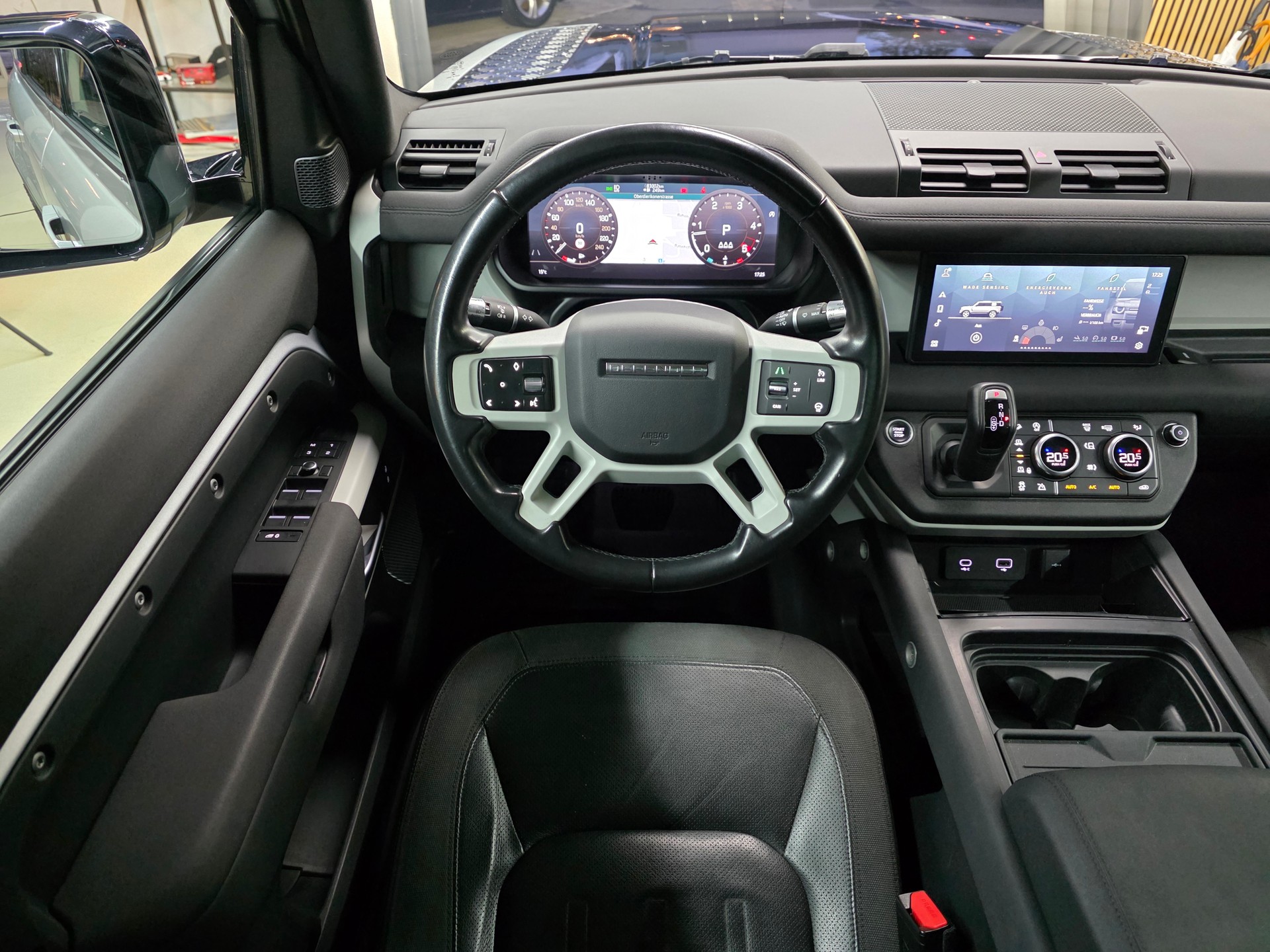 LAND ROVER Defender 110 D240 SD4 First Edition AT8 Black Beast-image-10