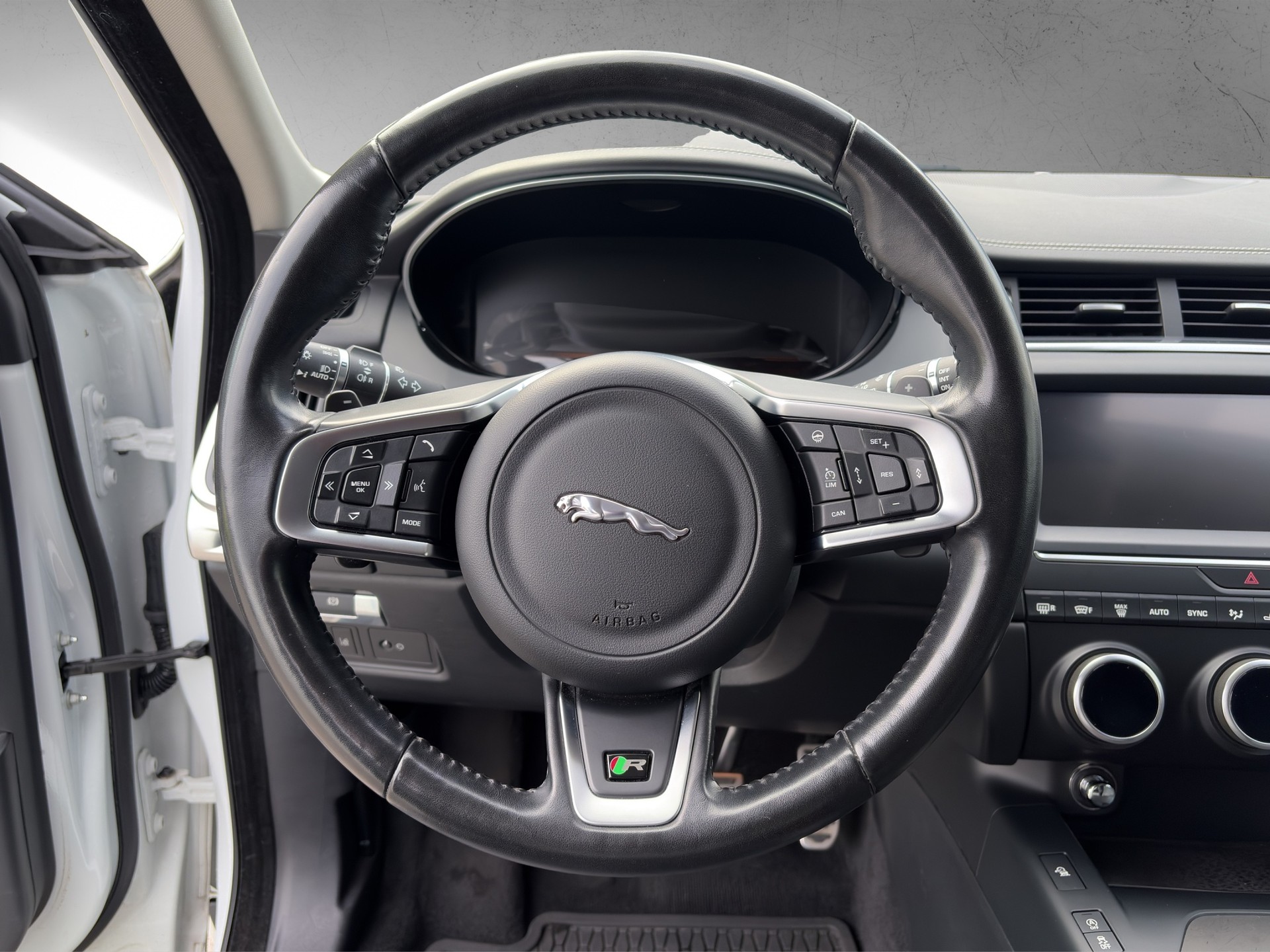 JAGUAR E-Pace 2.0 P250 HSE AWD Automatik-image-14