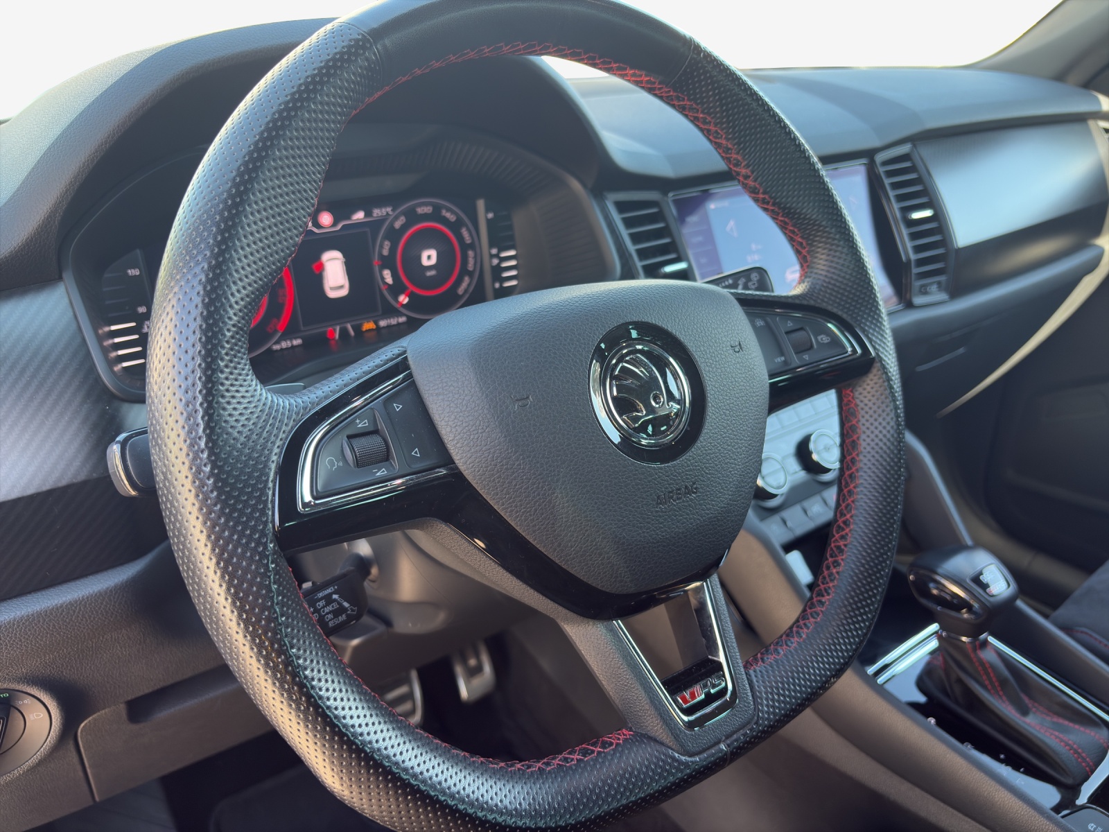SKODA Kodiaq 2.0 Bi-TDI SCR RS 4x4 DSG-image-9