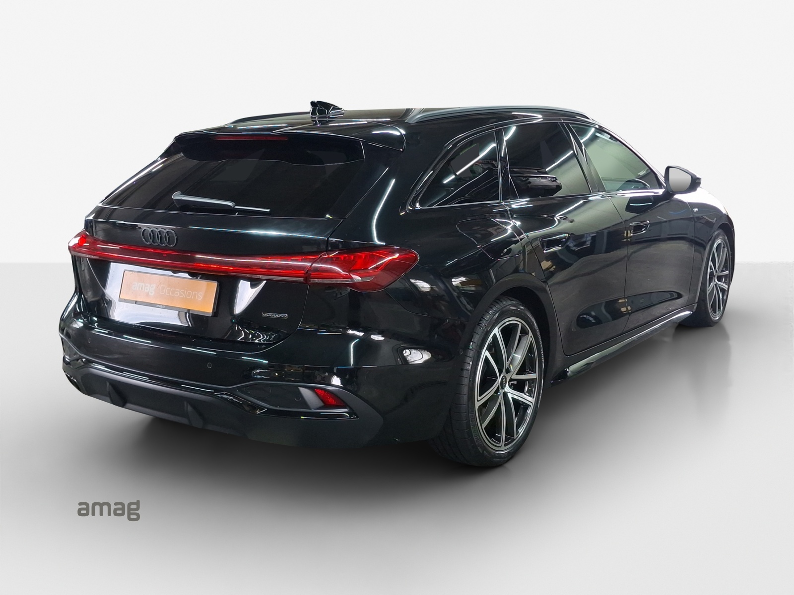 AUDI A5 Avant TDI quattro 150 kW S tronic-image-4