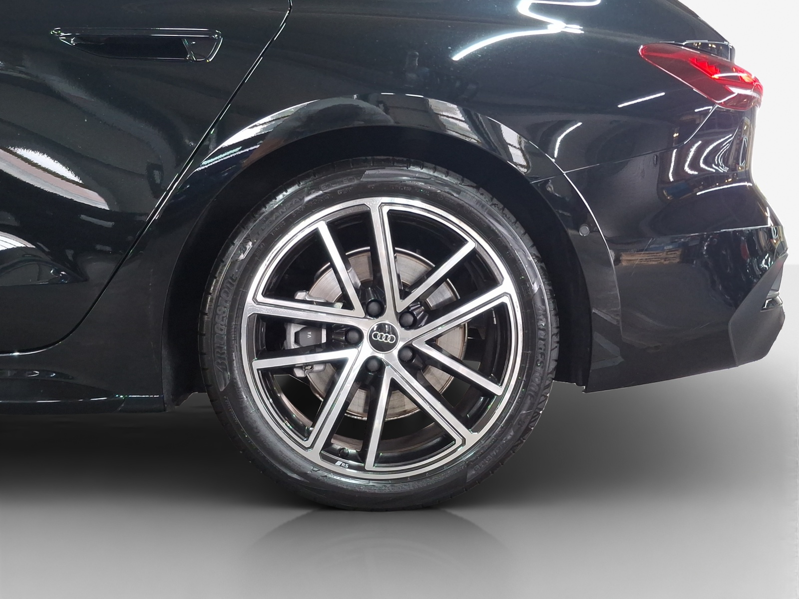 AUDI A5 Avant TDI quattro 150 kW S tronic-image-13