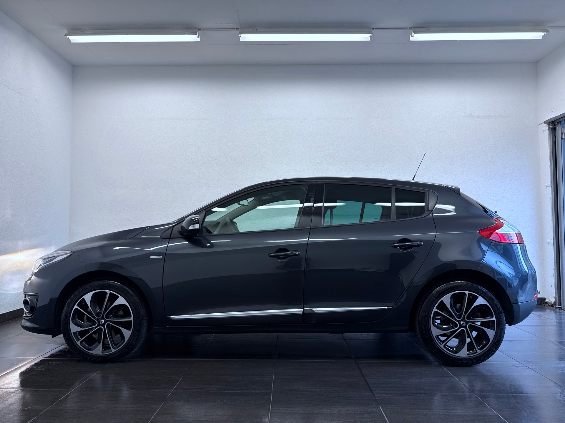 RENAULT Mégane 1.2 16V Turbo Bose EDC-image-6