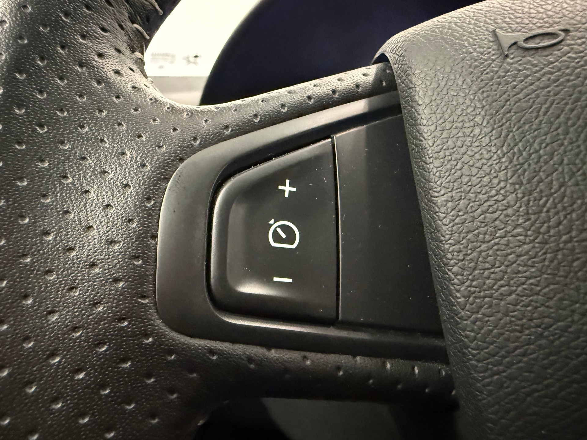 RENAULT Mégane 1.2 16V Turbo Bose EDC-image-24