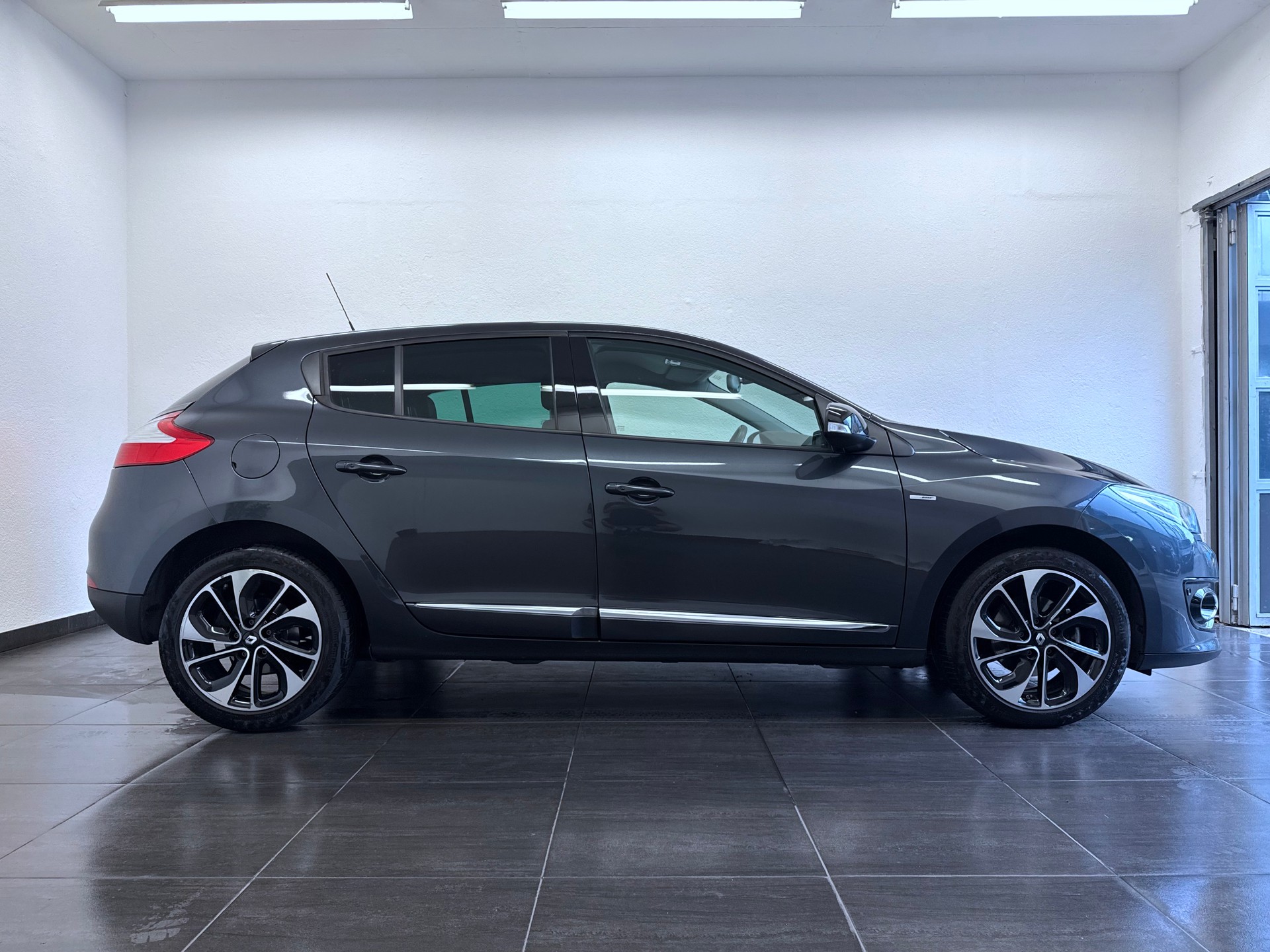 RENAULT Mégane 1.2 16V Turbo Bose EDC-image-4