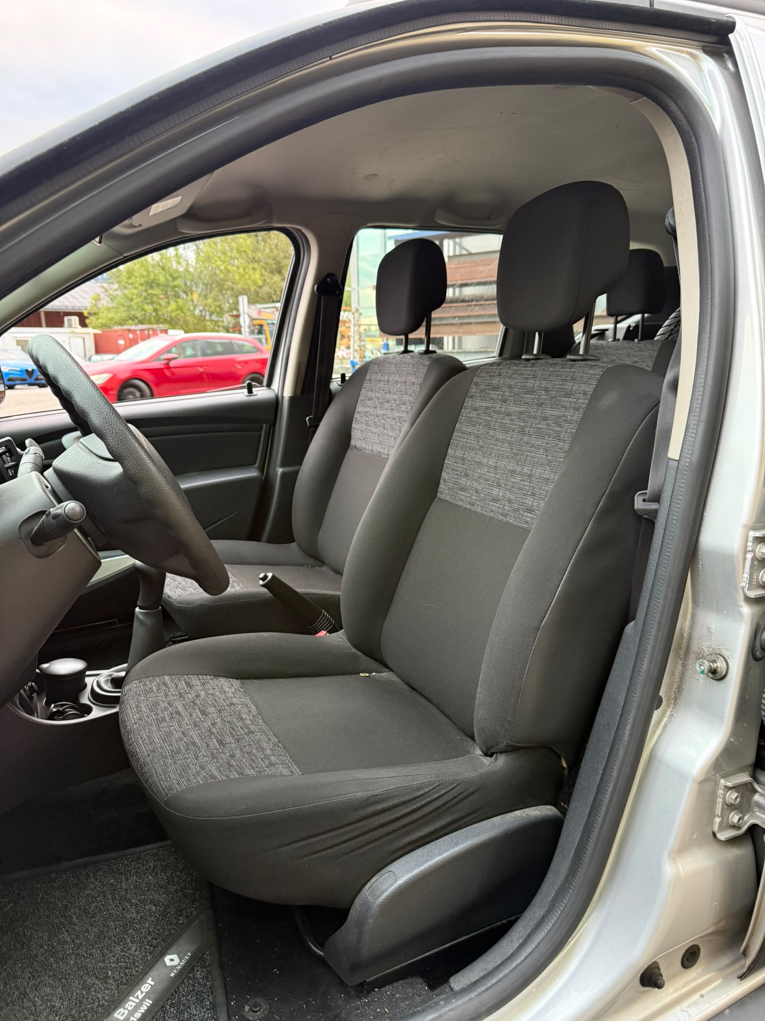 DACIA Duster 1.6 Ambiance 4x2-image-8