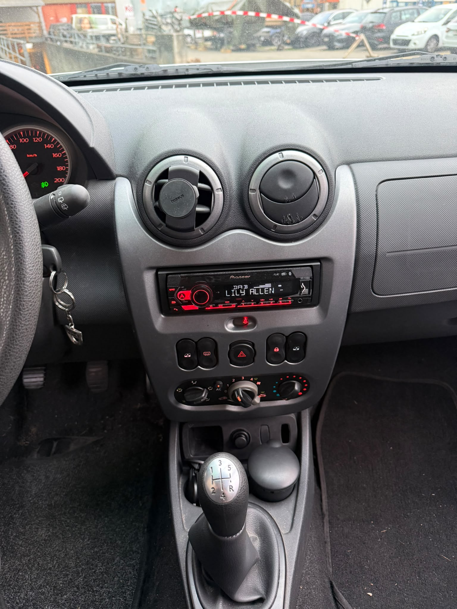 DACIA Duster 1.6 Ambiance 4x2-image-10