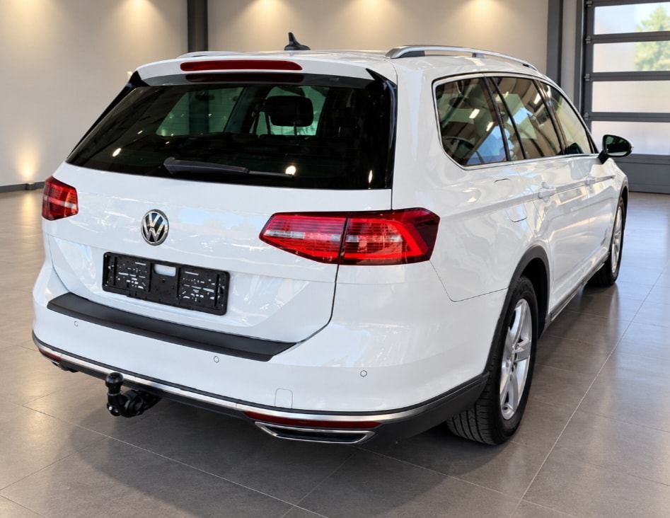 VW Passat Variant 2.0 TDI BMT Comfortline DSG 4Motion-image-1
