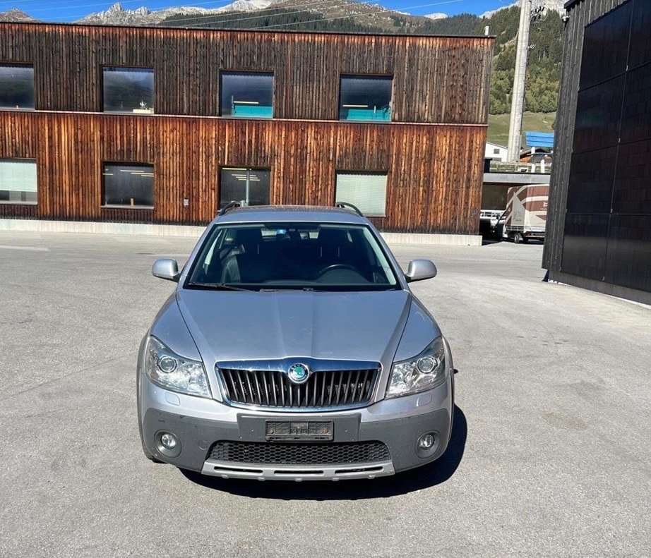 SKODA Octavia Combi 2.0 TDI Scout 4x4-image-5