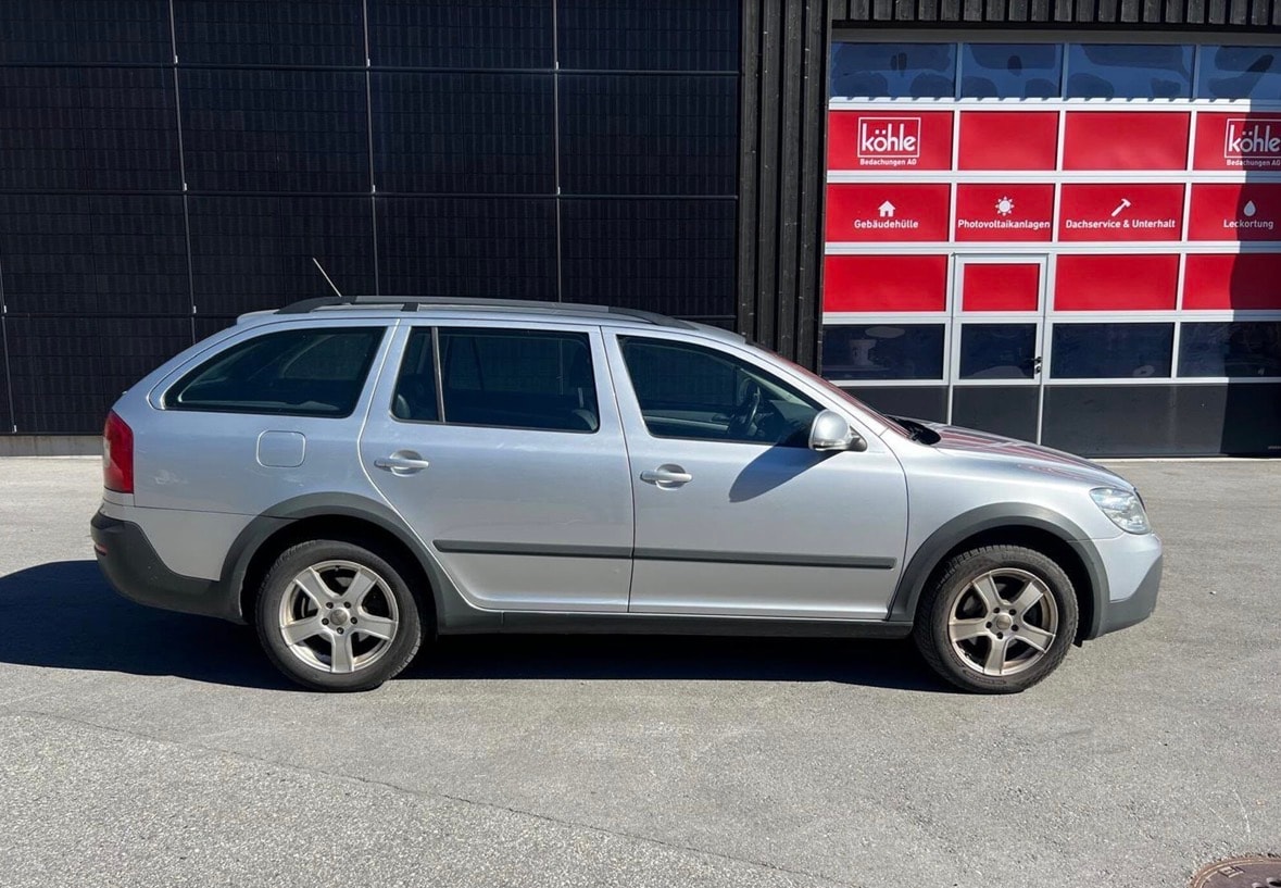 SKODA Octavia Combi 2.0 TDI Scout 4x4-image-2