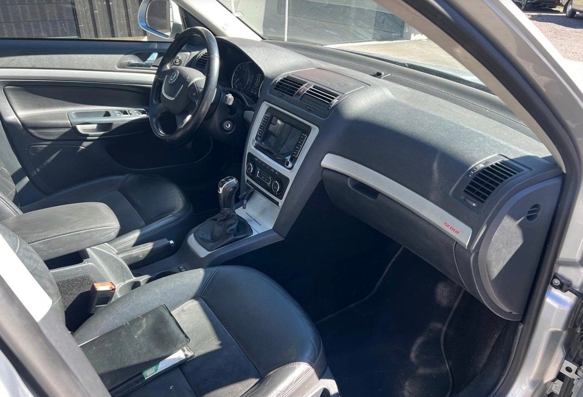 SKODA Octavia Combi 2.0 TDI Scout 4x4-image-7