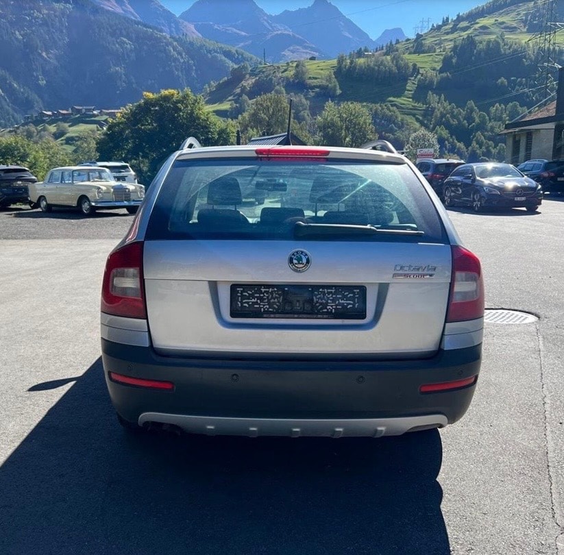 SKODA Octavia Combi 2.0 TDI Scout 4x4-image-4