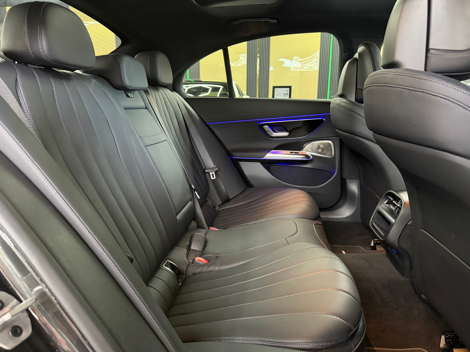 MERCEDES-BENZ E 220 d 4Matic 9G-Tronic-image-14