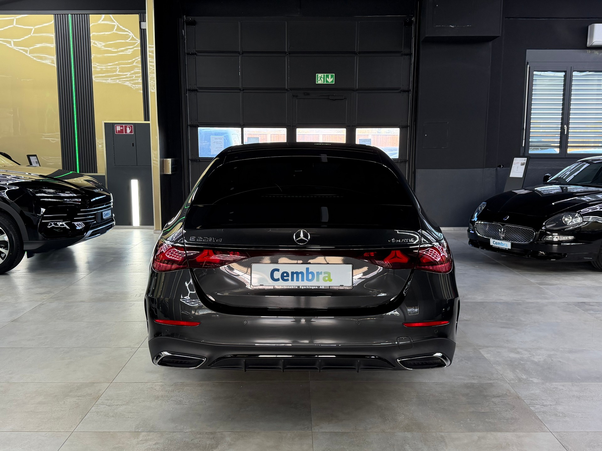 MERCEDES-BENZ E 220 d 4Matic 9G-Tronic-image-5