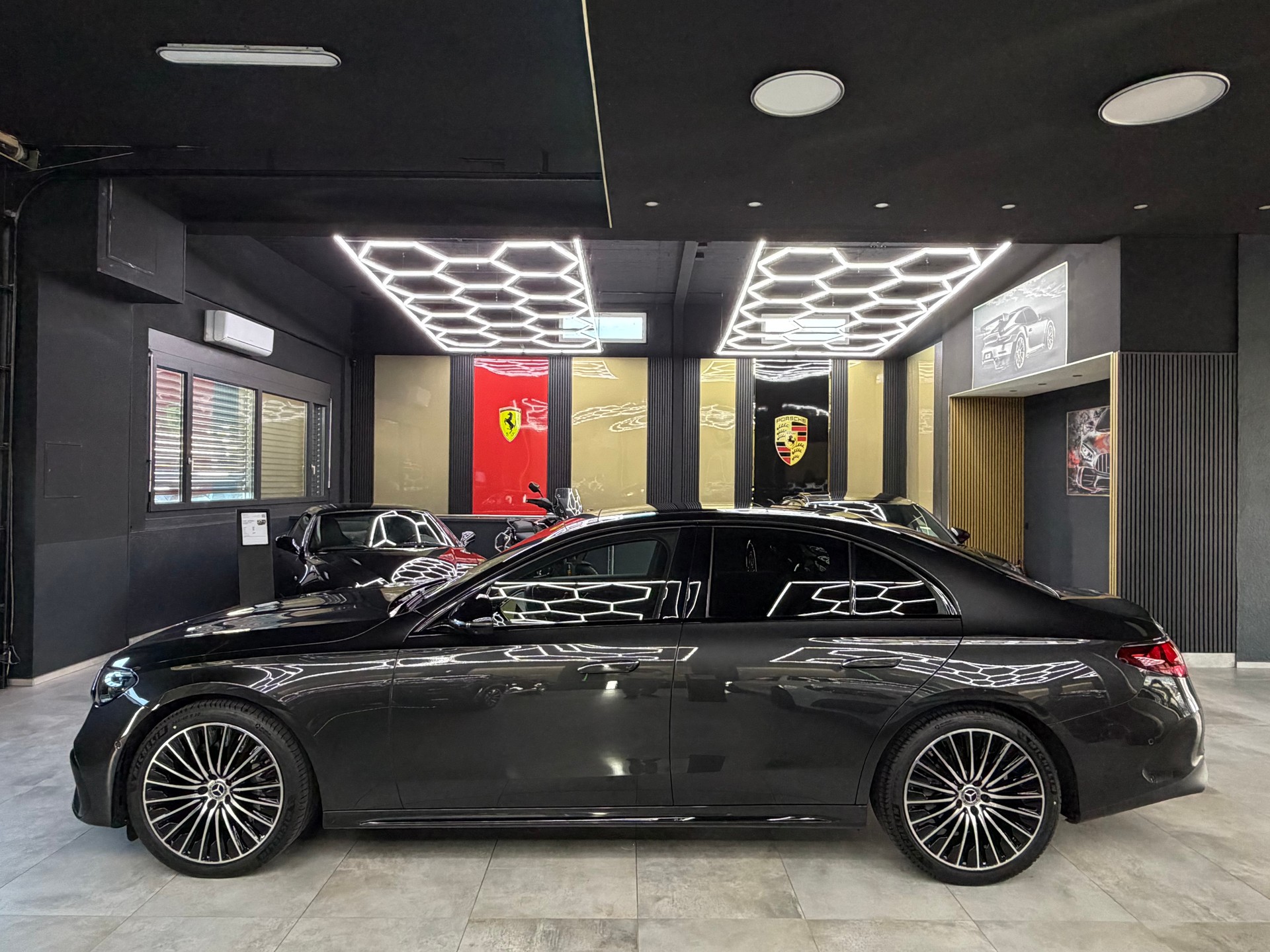 MERCEDES-BENZ E 220 d 4Matic 9G-Tronic-image-7