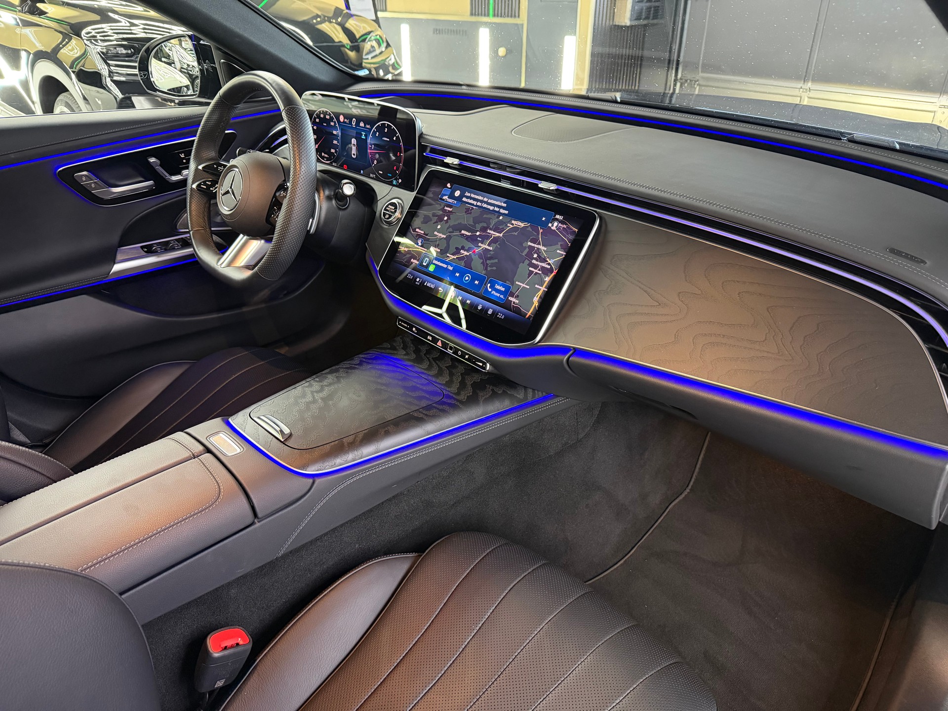 MERCEDES-BENZ E 220 d 4Matic 9G-Tronic-image-10