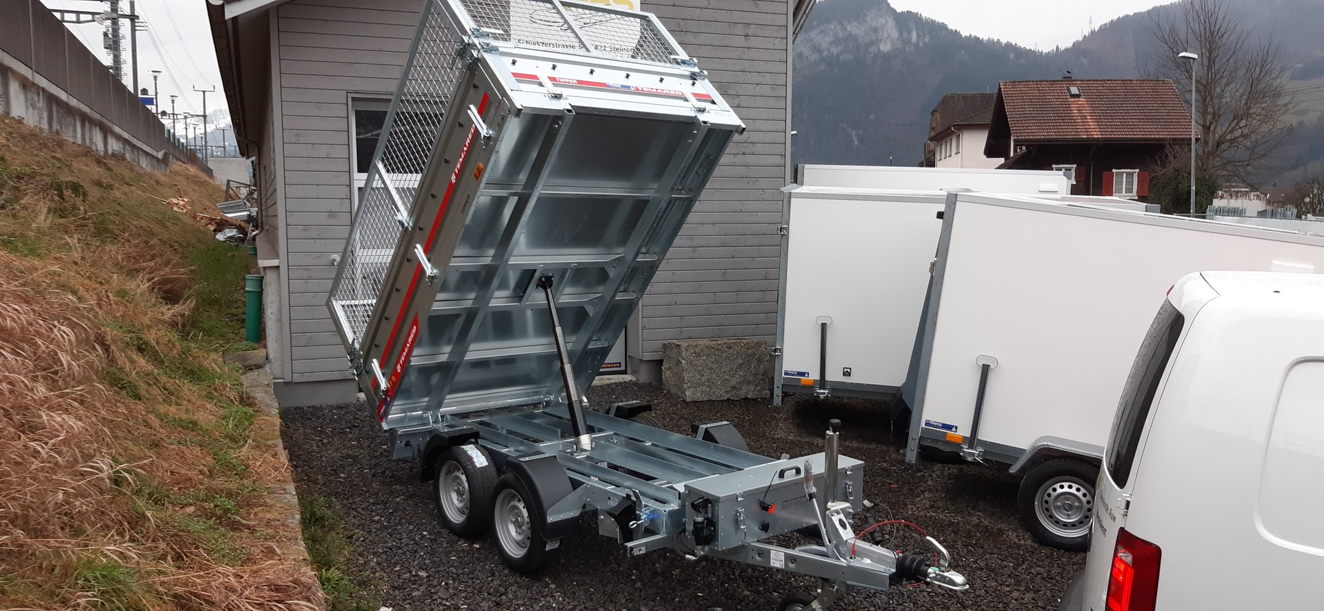 TEMARED AKTION Temared Tipper Rückwärtskipper 2'000Kg mit Stahlwände-image-1