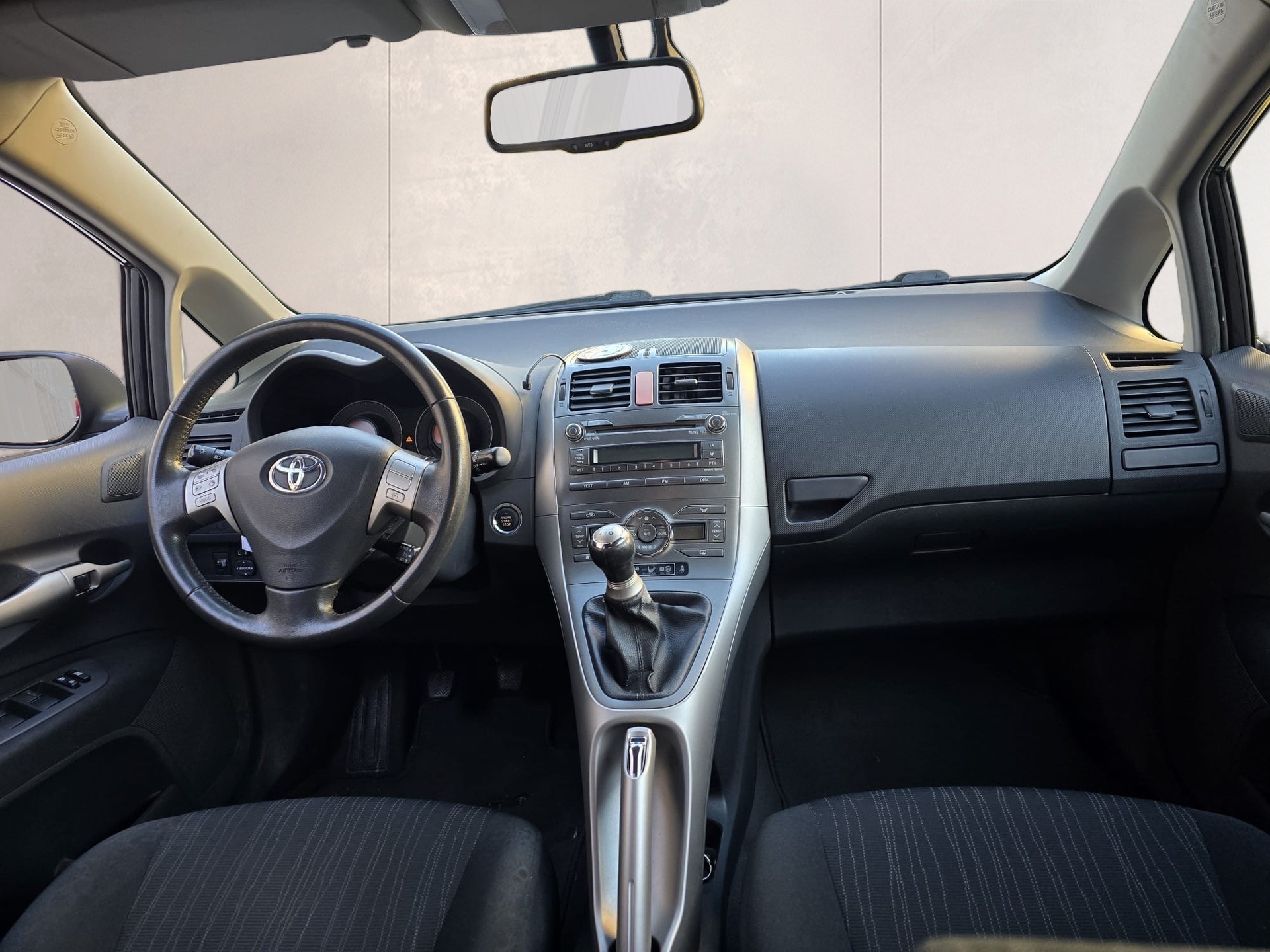 TOYOTA Auris 1.6 Linea Luna-image-8