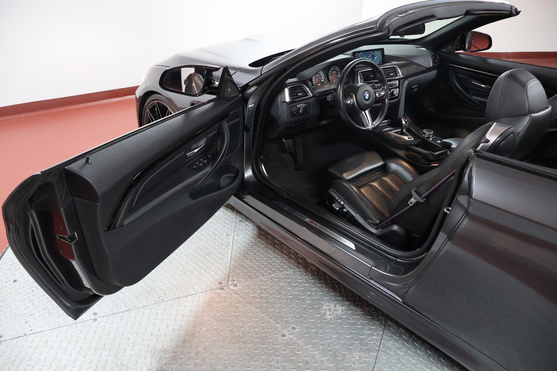 BMW M4 Cabriolet Drivelogic M Competition-image-5