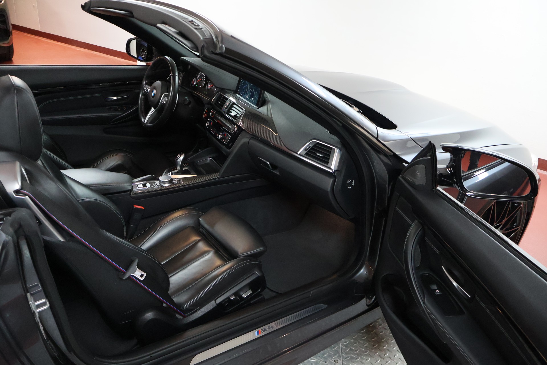 BMW M4 Cabriolet Drivelogic M Competition-image-13